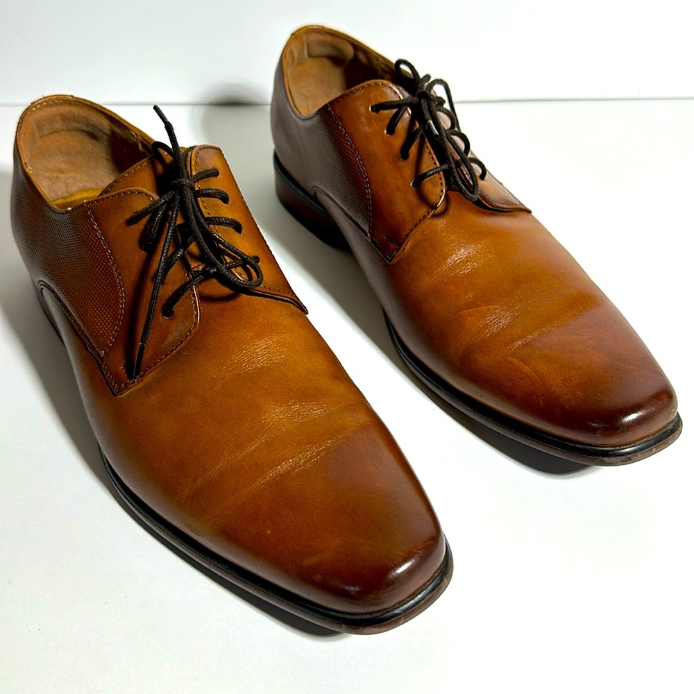 Florsheim 10.5 Dress Shoes - excellent shape
